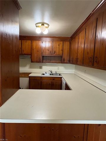2542 Cedarwood DR B5, Gloucester, VA 23061