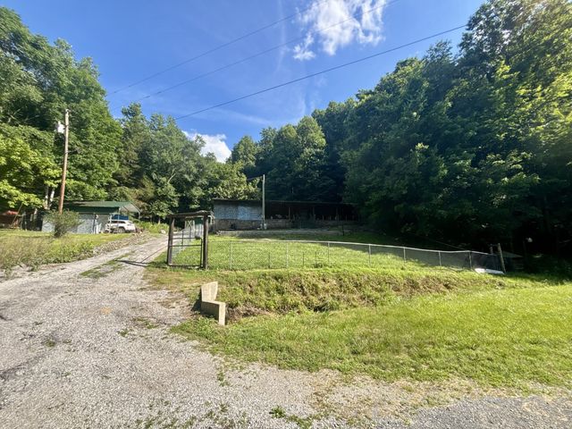 150 Amons Ln, Lafayette, TN 37083