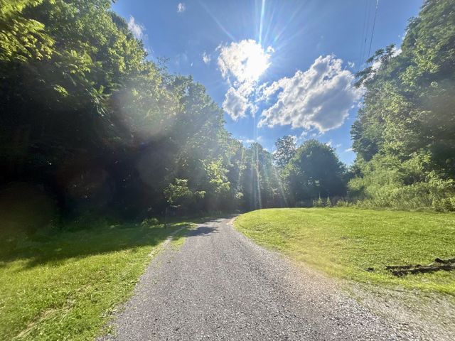 150 Amons Ln, Lafayette, TN 37083