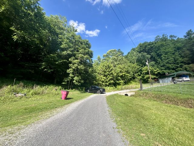 150 Amons Ln, Lafayette, TN 37083