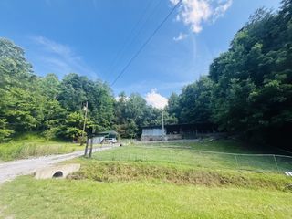 150 Amons Ln, Lafayette, TN 37083