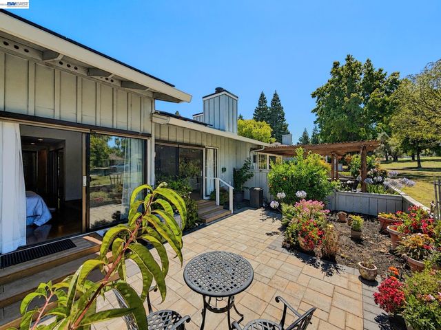 2005 Rancho Verde Circle West, Danville, CA 94526