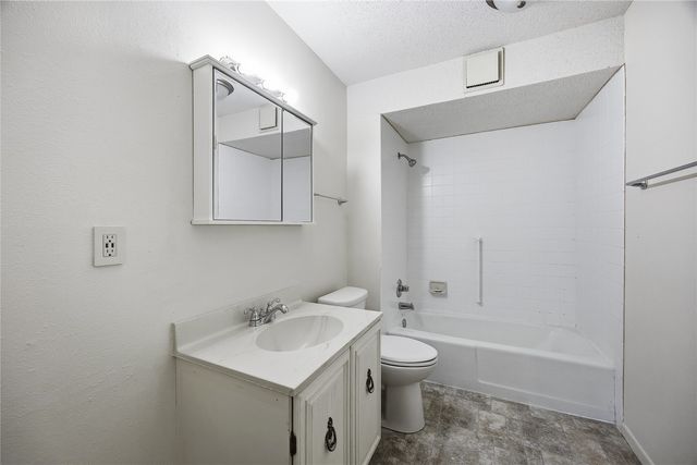 830 Kerry Lane SE 19, Cedar Rapids, IA 52403