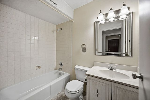 830 Kerry Lane SE 19, Cedar Rapids, IA 52403