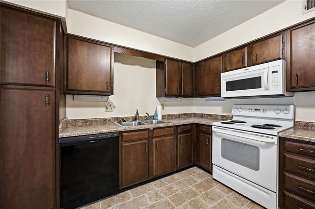 830 Kerry Lane SE 19, Cedar Rapids, IA 52403