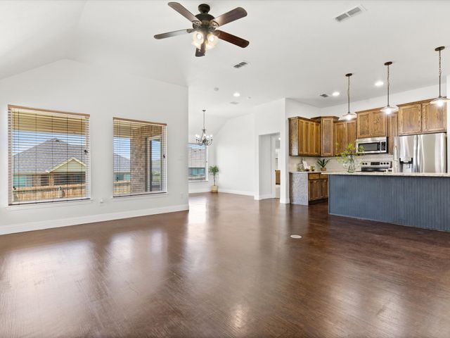 4904 Stratford Place Drive, Sanger, TX 76266