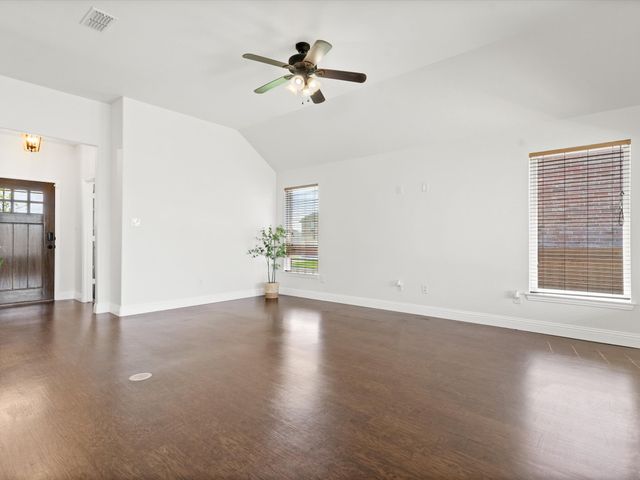 4904 Stratford Place Drive, Sanger, TX 76266