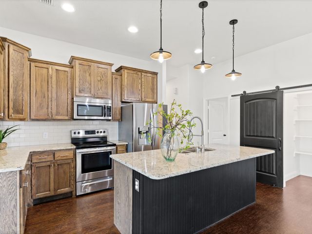 4904 Stratford Place Drive, Sanger, TX 76266