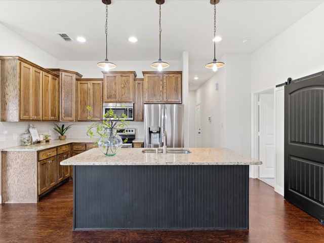 4904 Stratford Place Drive, Sanger, TX 76266