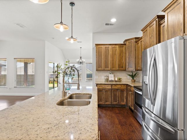 4904 Stratford Place Drive, Sanger, TX 76266