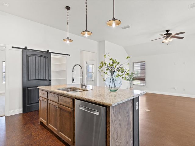 4904 Stratford Place Drive, Sanger, TX 76266
