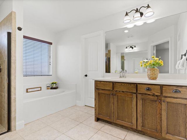 4904 Stratford Place Drive, Sanger, TX 76266
