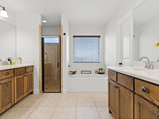 4904 Stratford Place Drive, Sanger, TX 76266