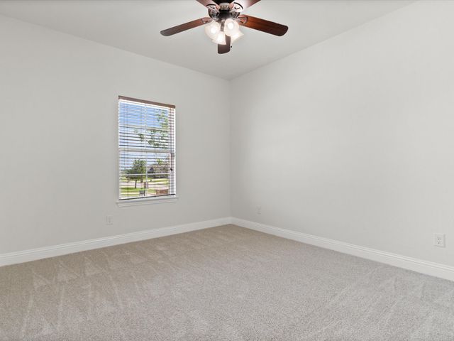 4904 Stratford Place Drive, Sanger, TX 76266