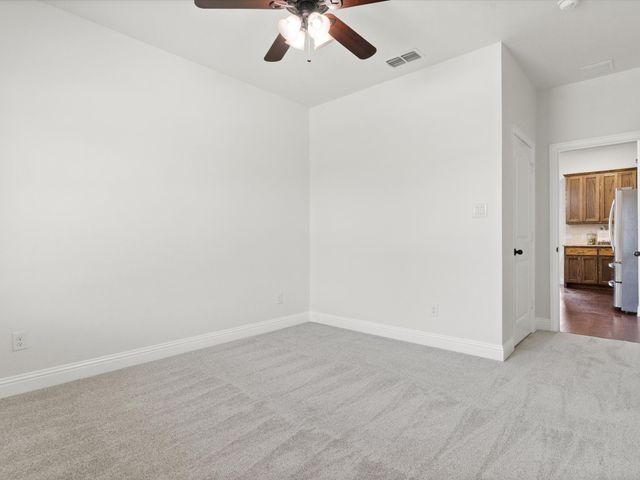4904 Stratford Place Drive, Sanger, TX 76266
