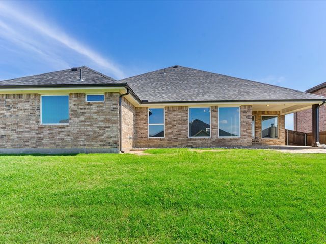 4904 Stratford Place Drive, Sanger, TX 76266