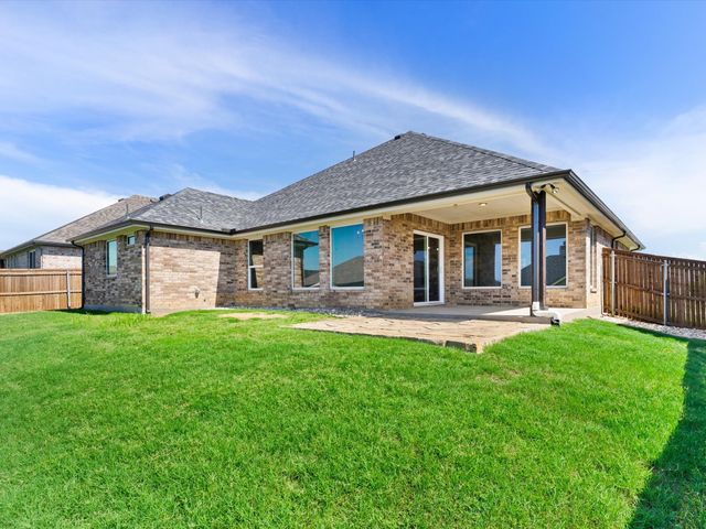 4904 Stratford Place Drive, Sanger, TX 76266