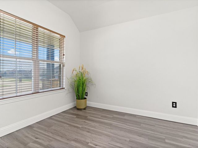 4904 Stratford Place Drive, Sanger, TX 76266