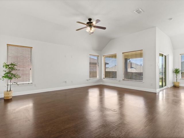 4904 Stratford Place Drive, Sanger, TX 76266