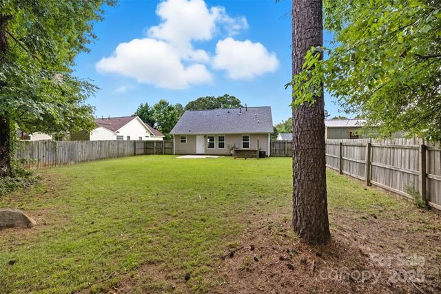 1113 Summit Hills Drive, Charlotte, NC 28214