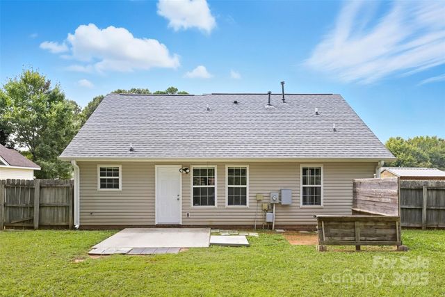 1113 Summit Hills Drive, Charlotte, NC 28214