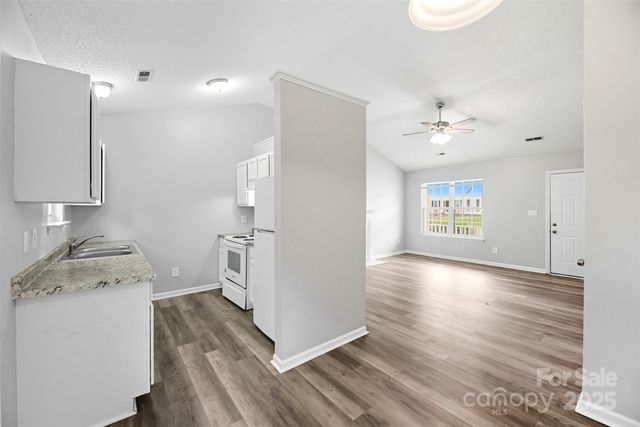 1113 Summit Hills Drive, Charlotte, NC 28214