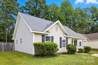 1113 Summit Hills Drive, Charlotte, NC 28214