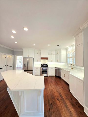 1384 S River Oaks Drive, Blackshear, GA 31516