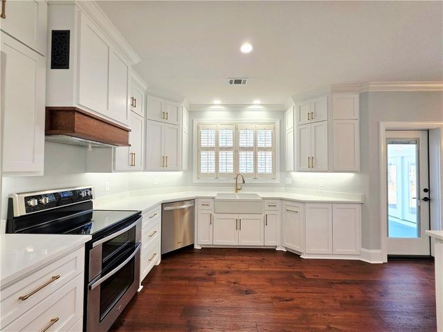 1384 S River Oaks Drive, Blackshear, GA 31516