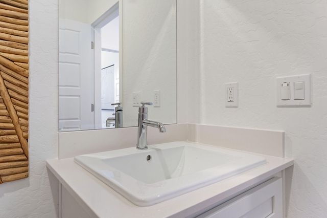 408 Vanderbilt Drive, Lemoore, CA 93245