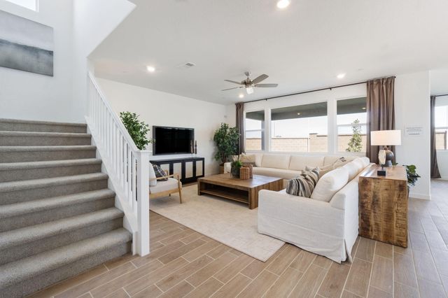 408 Vanderbilt Drive, Lemoore, CA 93245