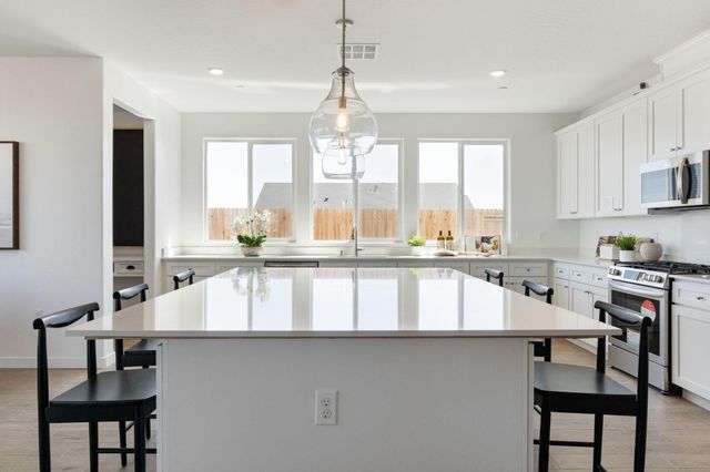 408 Vanderbilt Drive, Lemoore, CA 93245