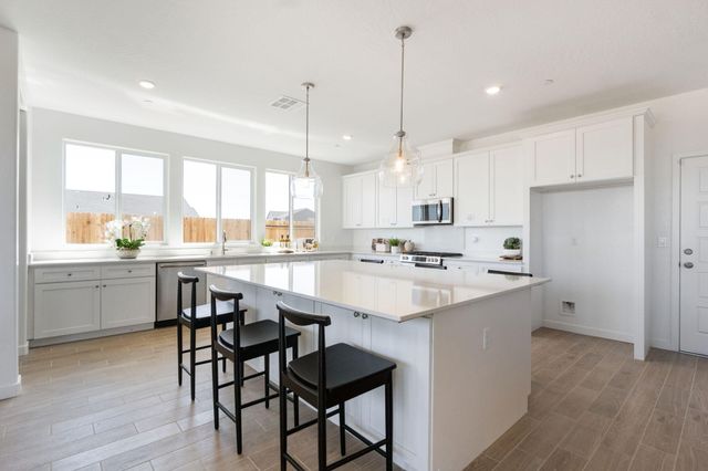 408 Vanderbilt Drive, Lemoore, CA 93245