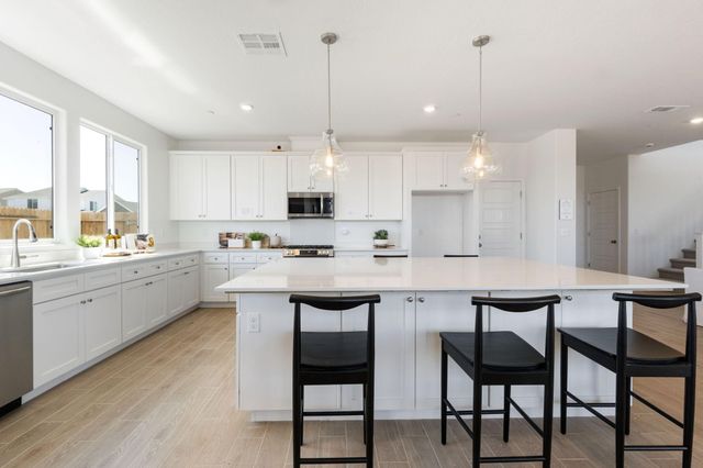 408 Vanderbilt Drive, Lemoore, CA 93245