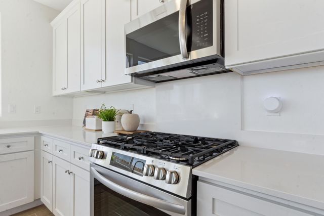 408 Vanderbilt Drive, Lemoore, CA 93245