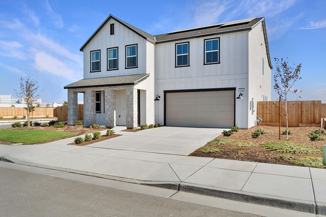 408 Vanderbilt Drive, Lemoore, CA 93245