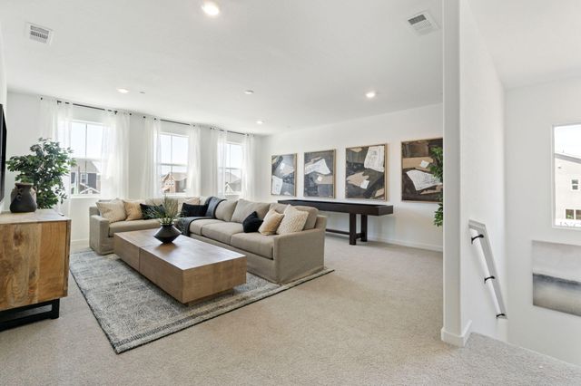 408 Vanderbilt Drive, Lemoore, CA 93245