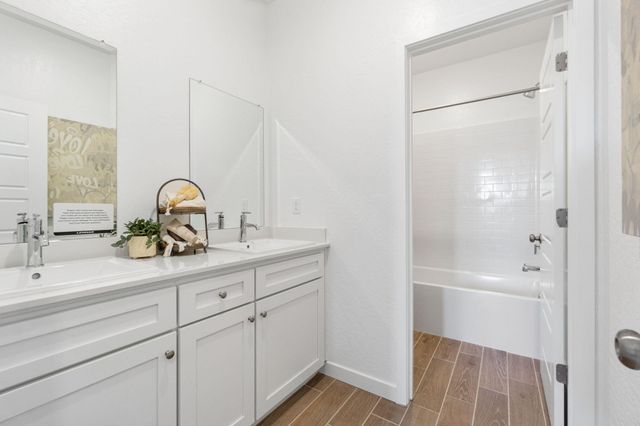 408 Vanderbilt Drive, Lemoore, CA 93245