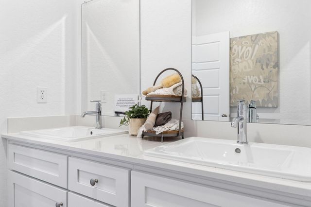 408 Vanderbilt Drive, Lemoore, CA 93245