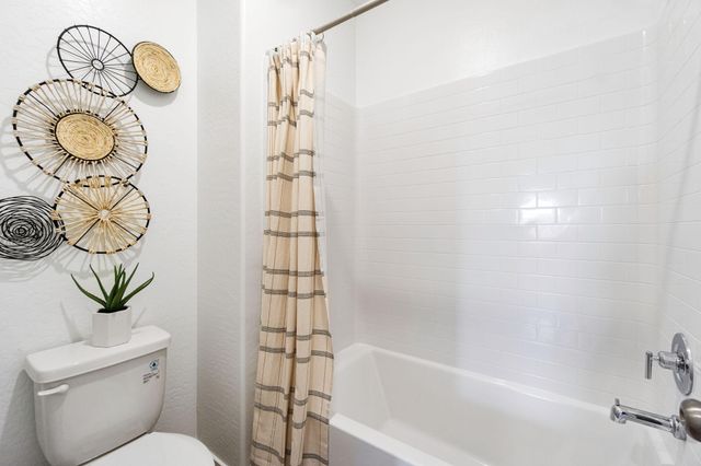 408 Vanderbilt Drive, Lemoore, CA 93245