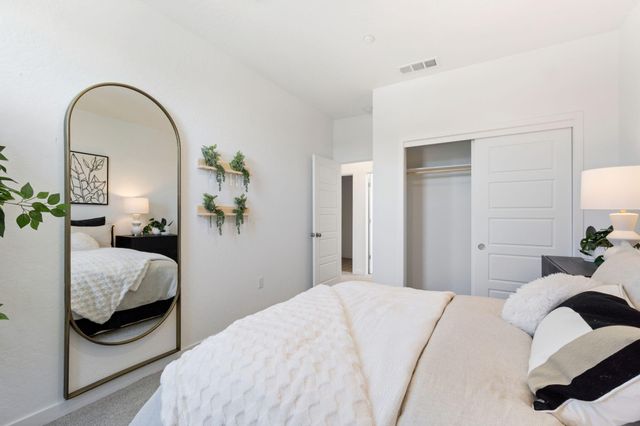 408 Vanderbilt Drive, Lemoore, CA 93245