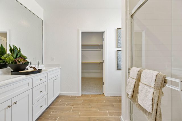 408 Vanderbilt Drive, Lemoore, CA 93245