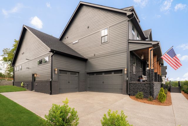 3392 Sarah Bee Ln, Thompsons Station, TN 37179