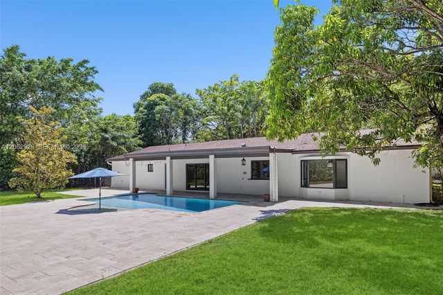 15221 SW 82nd Avenue, Palmetto Bay, FL 33157