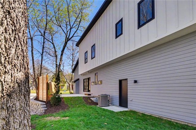 1111 New Jersey Street, Lawrence, KS 66044