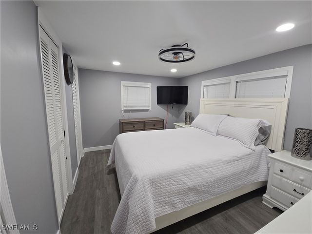 9 Moonstone CIR M9, Naples, FL 34112