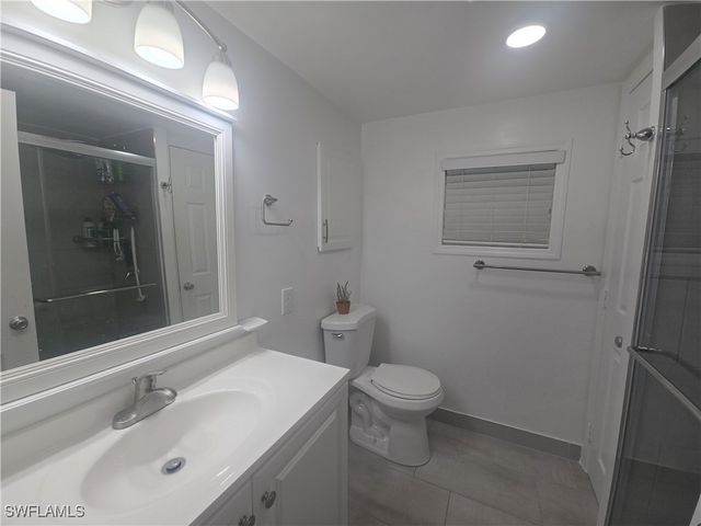 9 Moonstone CIR M9, Naples, FL 34112