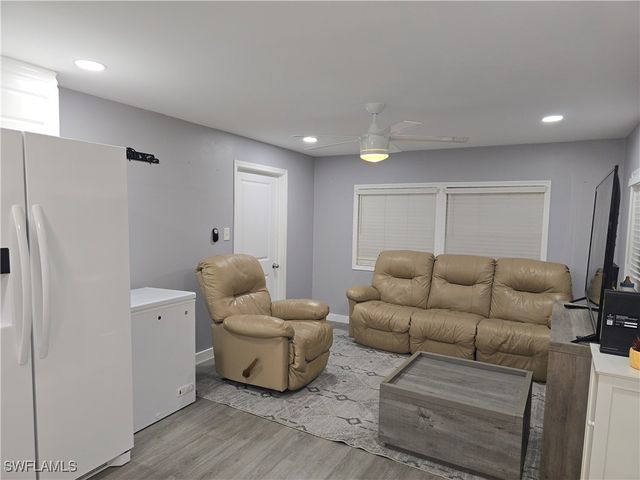 9 Moonstone CIR M9, Naples, FL 34112