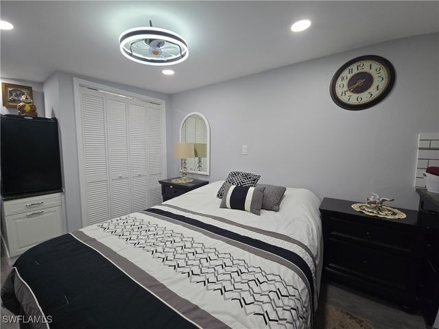 9 Moonstone CIR M9, Naples, FL 34112