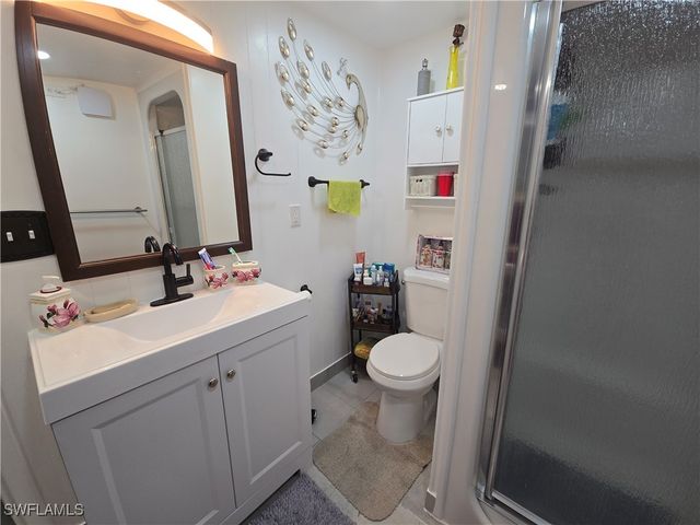 9 Moonstone CIR M9, Naples, FL 34112